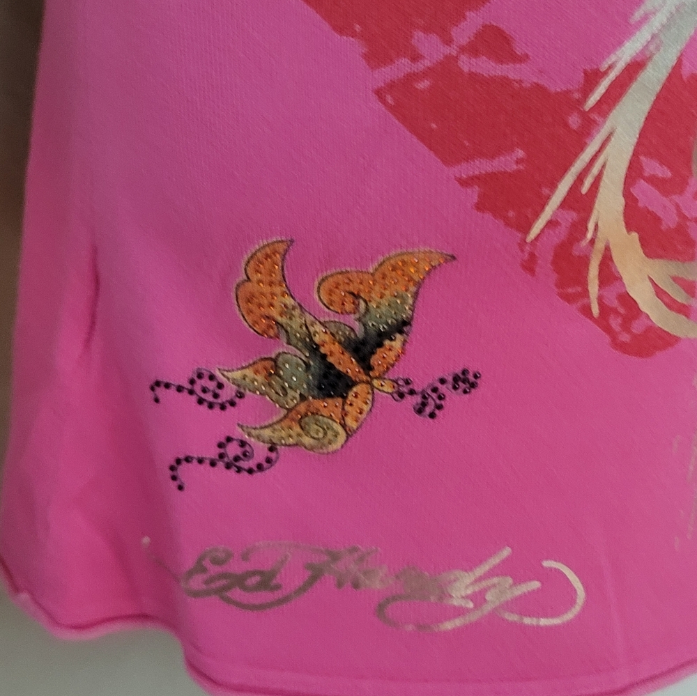 Pink Graphic V-Neck Women Top - Picture 8 of 10